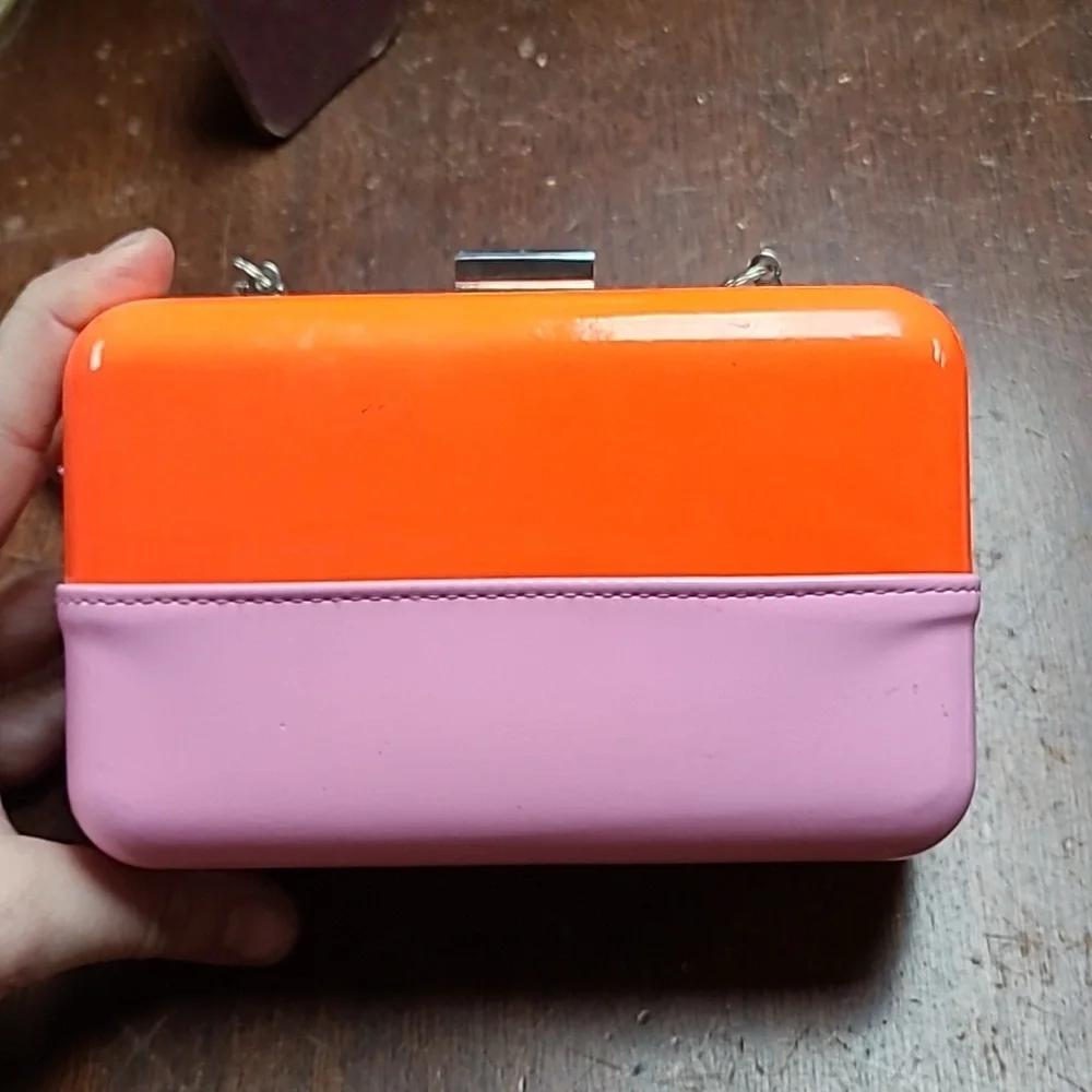 Jessica Simpson hard clutch - Picture 4 of 6